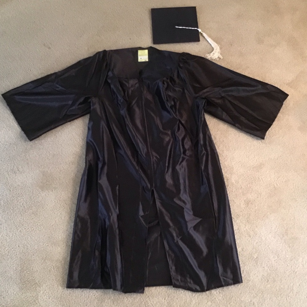 Black Cap and Gown, Size Medium Unisex - Picture 13 of 13